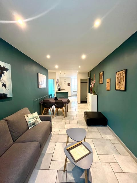 TV and multimedia, Kitchen or kitchenette, Seating area