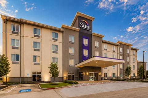 Property building, Communal lounge/ TV room, Day, Evening entertainment, Parking