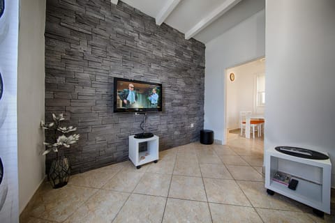 TV and multimedia, Decorative detail