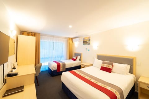 Bed, TV and multimedia, Photo of the whole room, Bedroom, air conditioner
