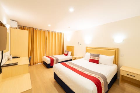 Bed, TV and multimedia, Photo of the whole room, Bedroom, air conditioner