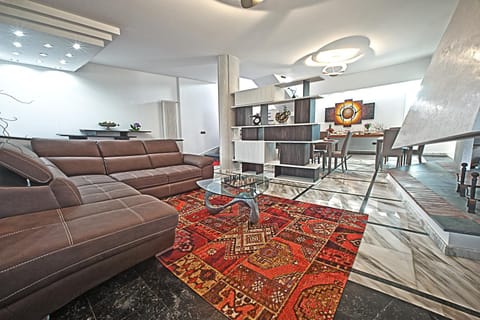 Communal lounge/ TV room