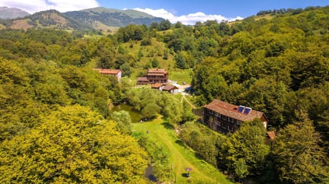 Property building, Natural landscape, Autumn, Lake view, Landmark view, Mountain view