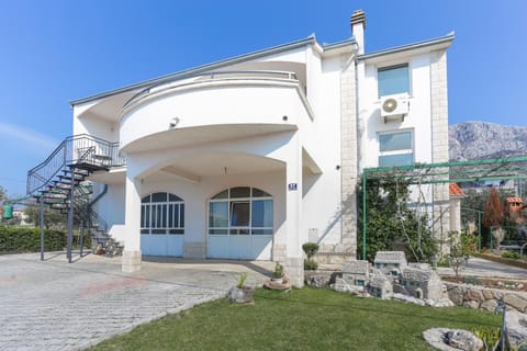 Patio, Facade/entrance, Garden, Balcony/Terrace, Lobby or reception, Area and facilities