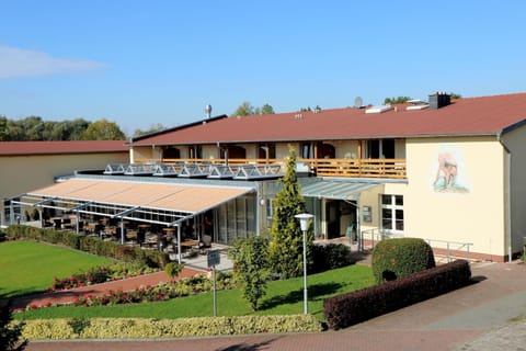 Property building, Restaurant/places to eat