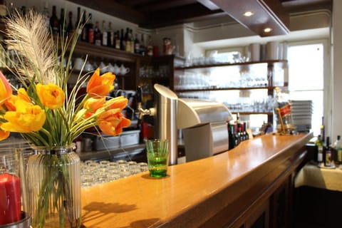 Restaurant/places to eat, Food and drinks