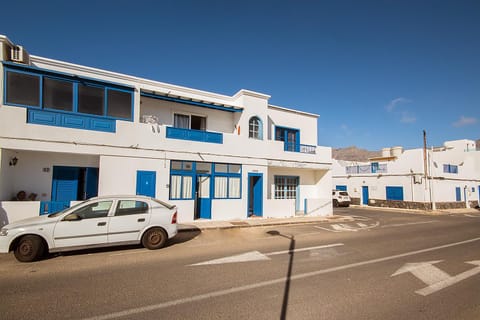 Property building, Neighbourhood, Street view, Location, Parking