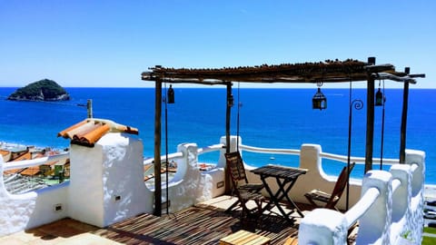 Restaurant/places to eat, Day, Natural landscape, Summer, BBQ facilities, Garden, Balcony/Terrace, Beach, On site, Sea view, Sea view