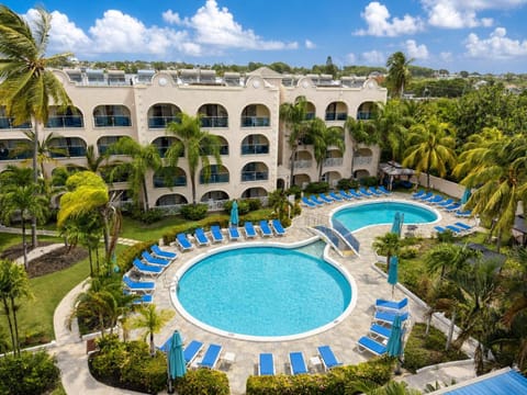 Property building, Garden, Pool view, Swimming pool