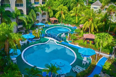 Property building, Swimming pool, sunbed