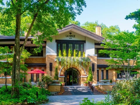 Property building, Facade/entrance, Spring, Natural landscape, Summer