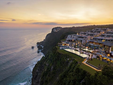 Property building, Natural landscape, Bird's eye view, Sea view, Sunrise, Sunset