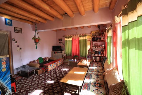Communal lounge/ TV room, Communal kitchen