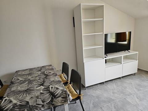 TV and multimedia, Living room, Dining area