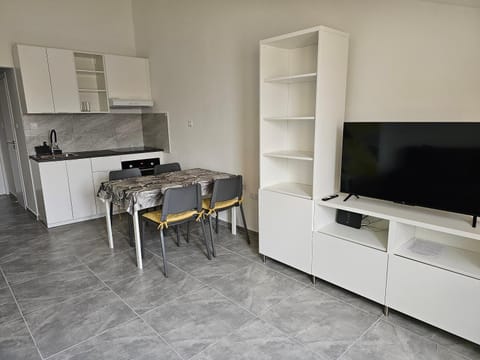 TV and multimedia, Kitchen or kitchenette, Dining area