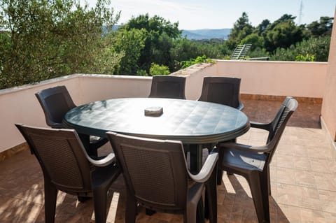 Natural landscape, Balcony/Terrace, Seating area, Swimming pool