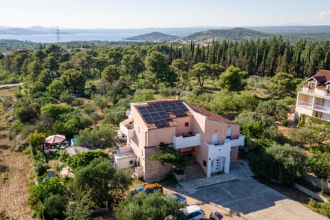Property building, Bird's eye view, View (from property/room), Garden view, Pool view, Pool view, Sea view, Street view, Swimming pool, Inner courtyard view, Parking, sunbed