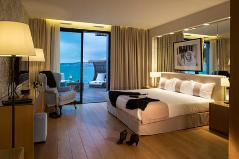 Night, Photo of the whole room, Sea view