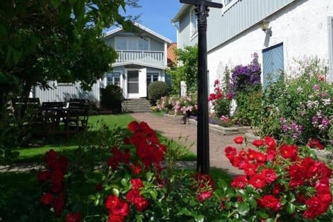 Facade/entrance, Garden