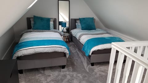 2 Serviced Apartments in Childwall-South Liverpool - Each Apartment Sleeps 6 Apartment in Liverpool