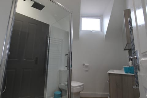 2 Serviced Apartments in Childwall-South Liverpool - Each Apartment Sleeps 6 Apartment in Liverpool