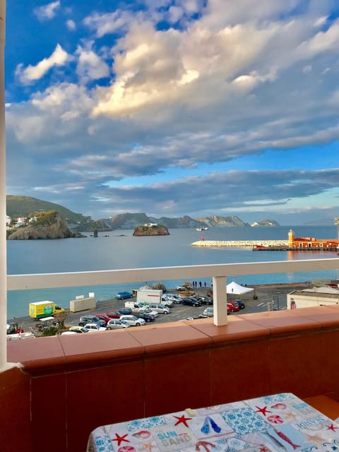 BBQ facilities, Balcony/Terrace, Fitness centre/facilities, Landmark view, Sea view