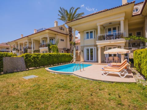 Property building, Garden, Garden view, Pool view, sunbed