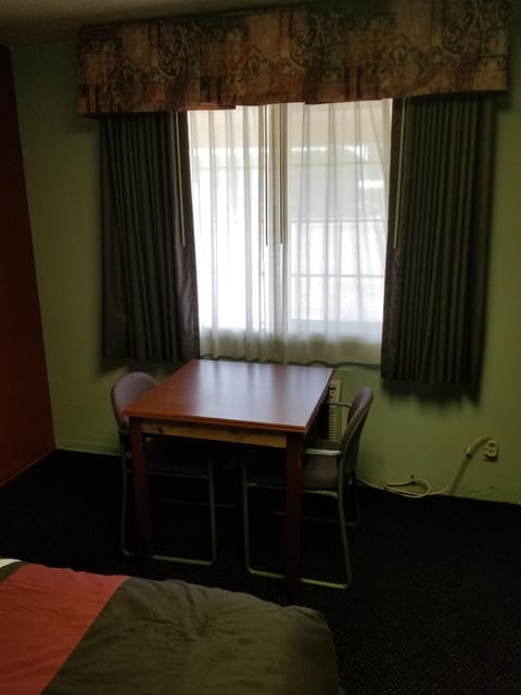 Valley Inn - Lebanon Oregon Motel in Willamette Valley