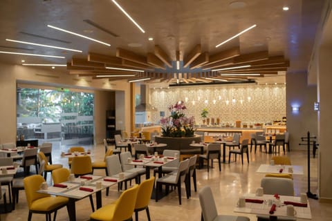 Restaurant/places to eat, Food and drinks, Food