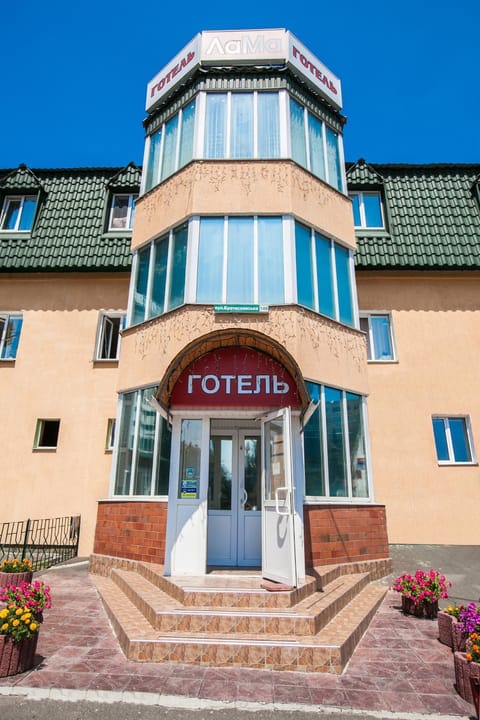 Facade/entrance