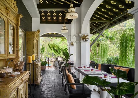 Restaurant/places to eat, Food and drinks