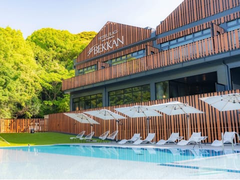 Property building, Day, Pool view, Area and facilities, Swimming pool, Swimming pool