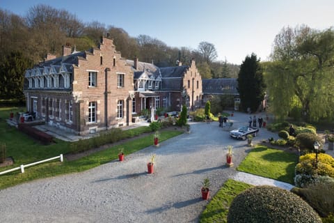 Property building, Restaurant/places to eat, Breakfast