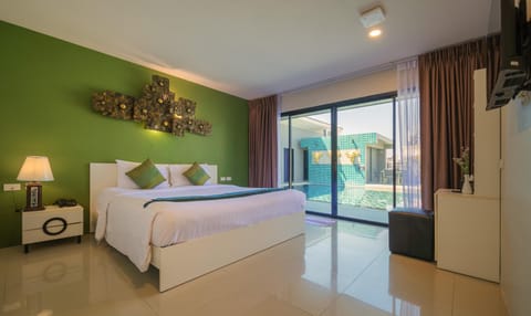 Bed, Photo of the whole room, Bedroom