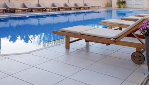 Swimming pool, Swimming pool