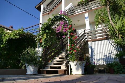 City Retro Chic Apartment Magdalena Trogir Apartment in Trogir