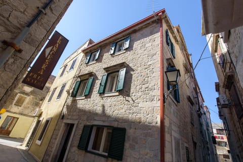 Property building, Day, Street view