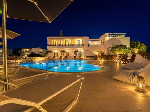 Property building, Night, Pool view, Swimming pool, sunbed