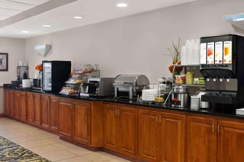 Restaurant/places to eat, Dining area, On site