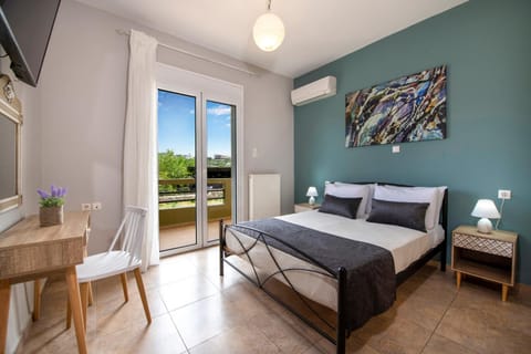 TV and multimedia, Balcony/Terrace, Photo of the whole room, Bedroom, air conditioner