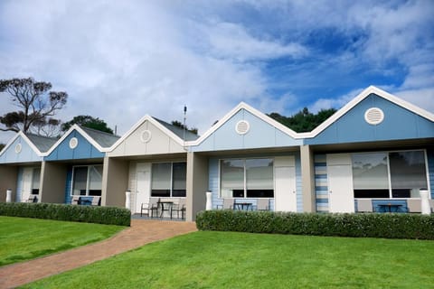 Property building, Day
