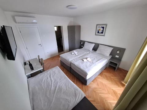 Apartments & rooms Leon Bed and Breakfast in Neum