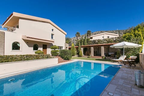Property building, Day, Garden, Garden view, Pool view, Swimming pool, sunbed