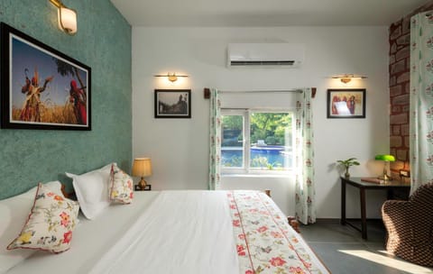 Bed, Pool view, air conditioner