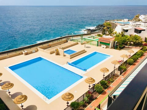 Pool view, Sea view