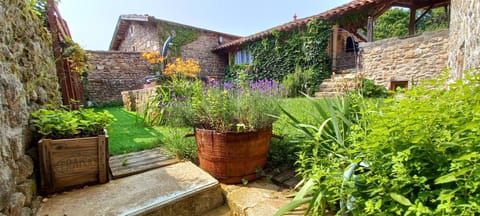 Spring, Day, Garden, Hot Tub, Garden view