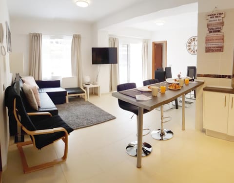 TV and multimedia, Kitchen or kitchenette, Living room, Dining area