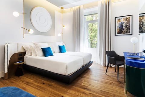 Bed, Photo of the whole room, Decorative detail, Bedroom