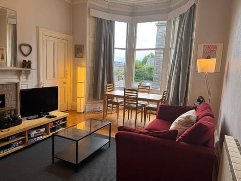 Classic Edinburgh Flat in the heart of Morningside Apartment in Edinburgh