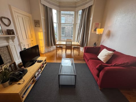 Classic Edinburgh Flat in the heart of Morningside Apartment in Edinburgh